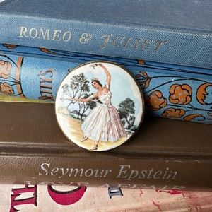 Simply stunning Vintage ballerina brooch